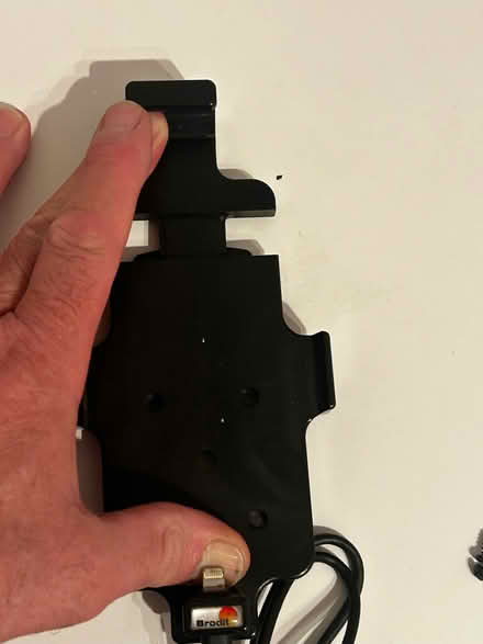 Photo of free iPhone powered car cradle (Kingsclere RG20) #2