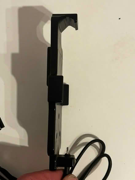 Photo of free iPhone powered car cradle (Kingsclere RG20) #3