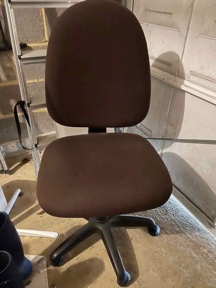 Photo of free Filing cabinet and desk chair (Chipping Norton OX7) #2