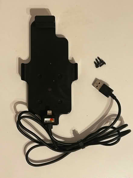 Photo of free iPhone powered car cradle (Kingsclere RG20) #1