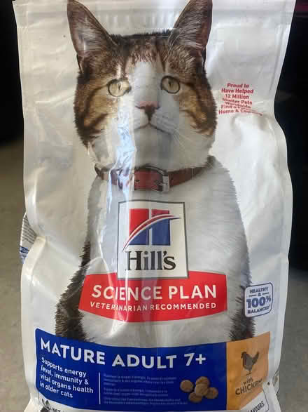 Photo of free Sensitive Stomach Adult Cat Food (Southfields SW19) #1