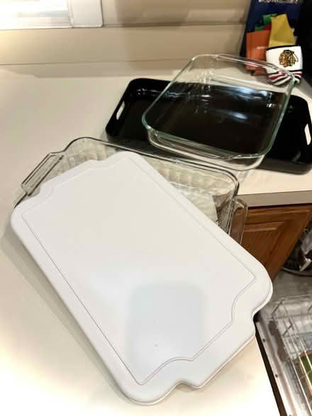 Photo of free Serving tray,Pyrex casserole dishes (South Evanston) #1