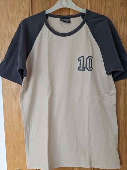 Photo of free Beige and black T-shirt (Caversham Park RG4) #1
