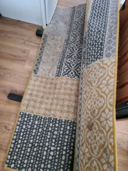 Photo of free 160x230 rug (Biddulph) #1