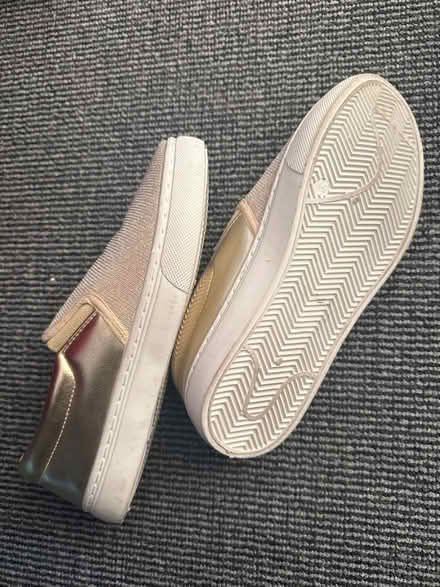 Photo of free Shoes (DA2) #2