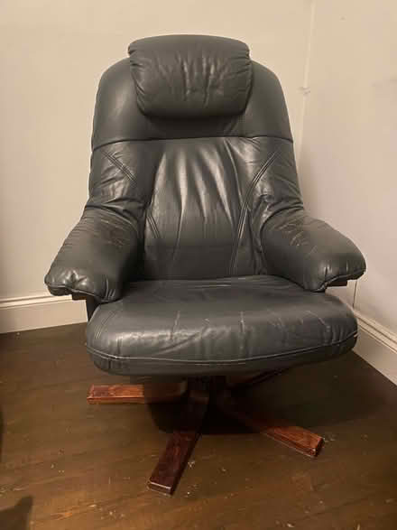 Photo of free Rotating armchair. (Preston Park area BN1) #1