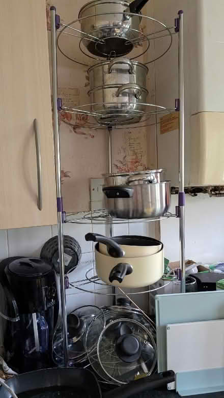 Photo of free Saucepans & Saucepan Stand (BD22) #1