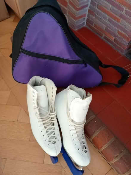 Photo of free Ladies ice skates size 7 (Amersham HP7) #1