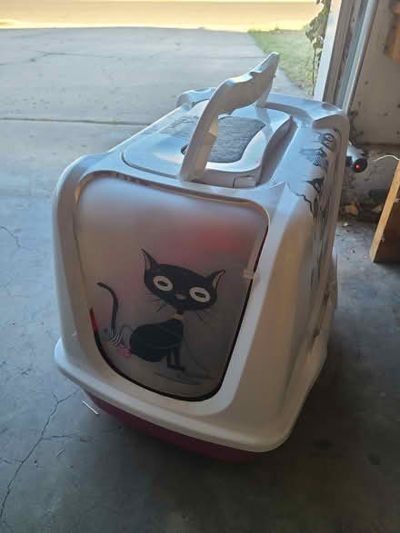 Photo of free Covered litter box (NE Heights) #1