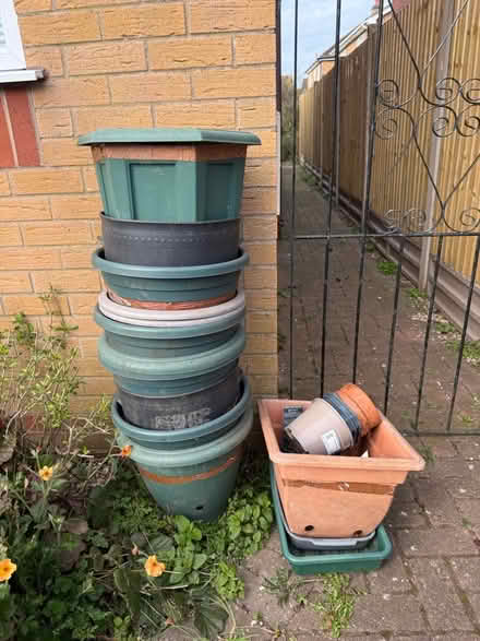 Photo of free Flowerpots/garden containers (LN5) #1