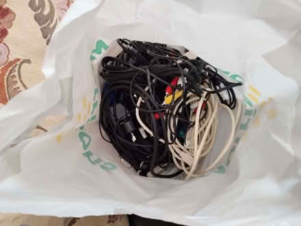 Photo of free Bag of assorted computer cables. (Tharston NR15) #1