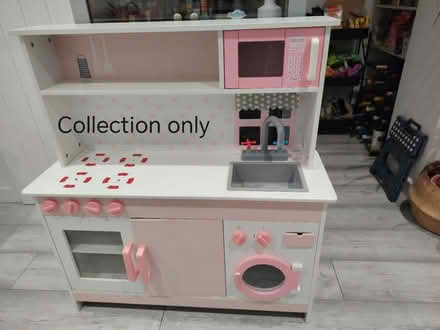 Photo of free Toy kitchen (Chessington KT9) #1