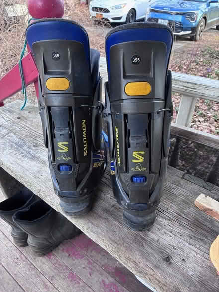 Photo of free Salomon Alpine ski boots (Hyde Park) #2