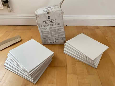 Photo of free White ceramic wall tiles 250x200mm (Seven Dials BN3) #1