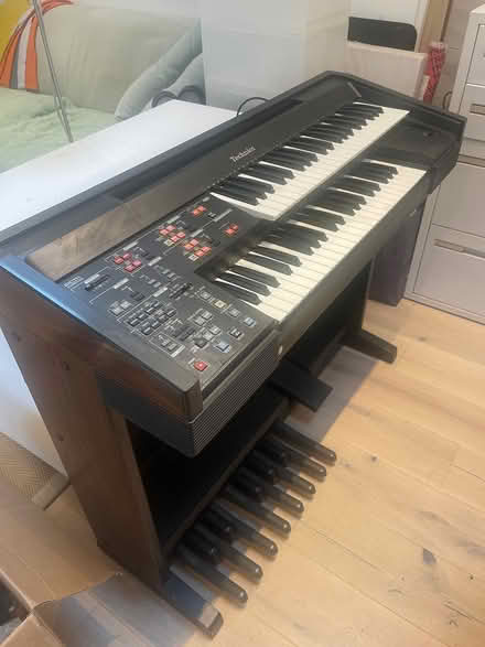Photo of free Electric organ - Technics (Ewhurst GU6) #3