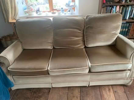 Photo of free Sofa (HR6) #1