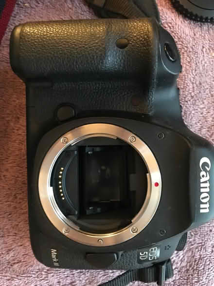 Photo of free CANON non dig body only EOS 5D (N1 Islington) #3