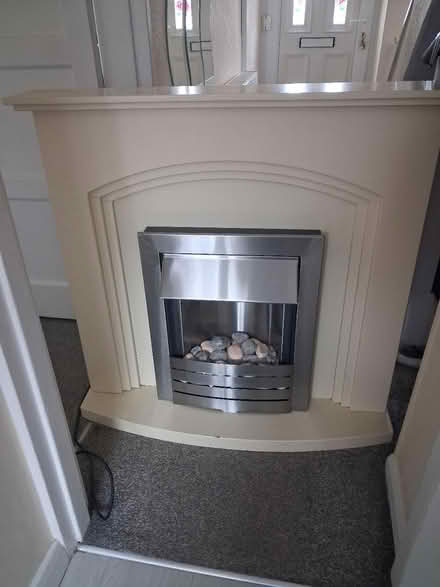 Photo of free Electric fire and surround (B14) #1