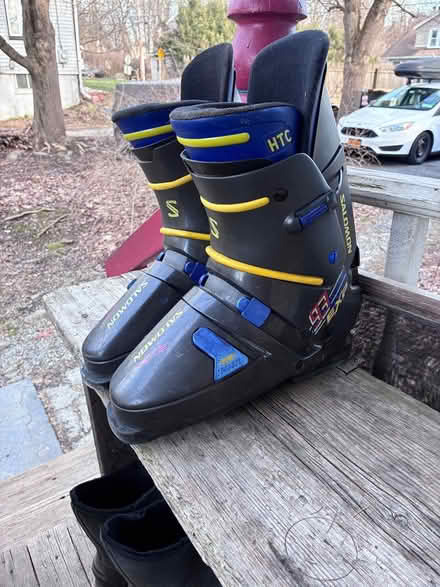 Photo of free Salomon Alpine ski boots (Hyde Park) #1