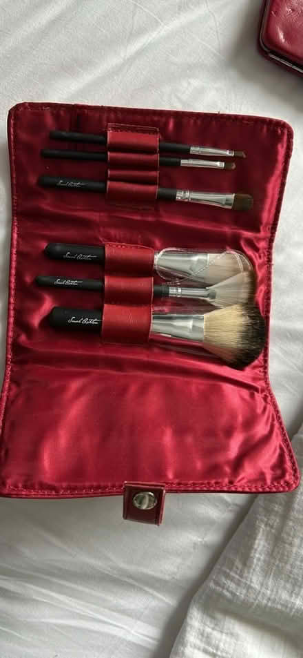 Photo of free Makeup brushes in pouch (Funtley PO17) #3