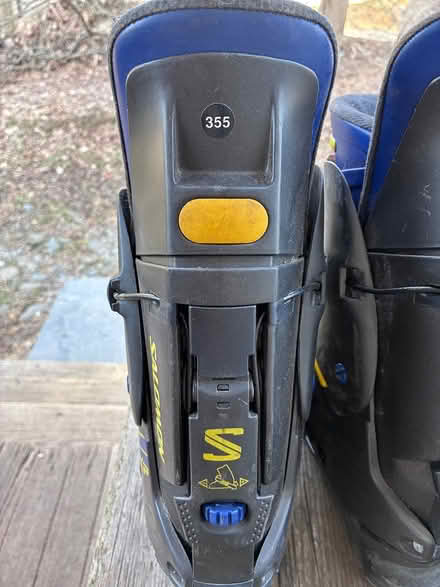 Photo of free Salomon Alpine ski boots (Hyde Park) #4