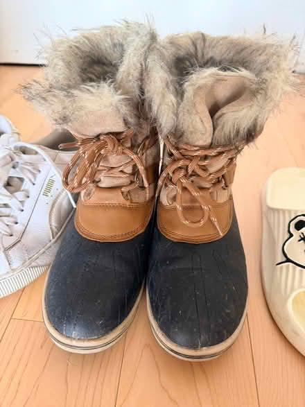 Photo of free Women’s shoes size 7 (UES) #3