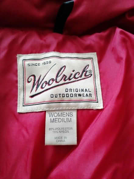 Photo of free Women's puffer style jacket (Langney BN23) #3