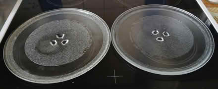 Photo of free 2 x glass microwave turntable plates 10" diameter (South Croydon CR2) #1