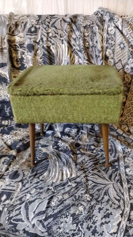 Photo of free vintage sewing box/stool (West Marina TN38) #2