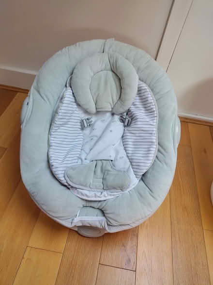 Photo of free Baby stuff: bath, bouncer, milk warmer, bag (Highams Park E4) #1