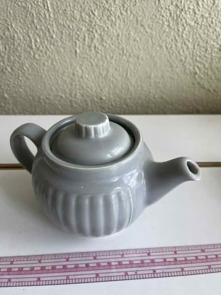 Photo of free Small tea pot (Nr Fresh Pond & Mt Auburn Cem.) #1