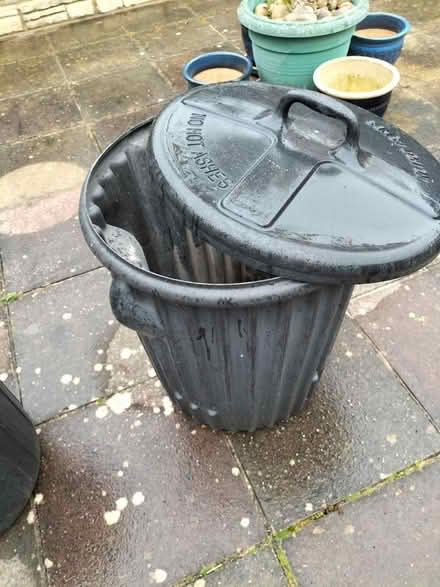 Photo of free 1 Lge Rubber Dustbin (Hilsea Portsmouth PO2) #1