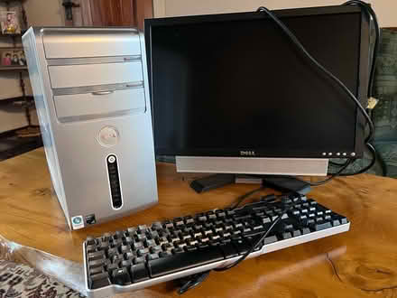 Photo of free Dell PC and Screen with keyboard (EX2 9SJ) #1