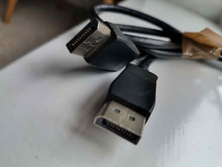 Photo of free 2 different types of monitor cables (Standish GL10) #2