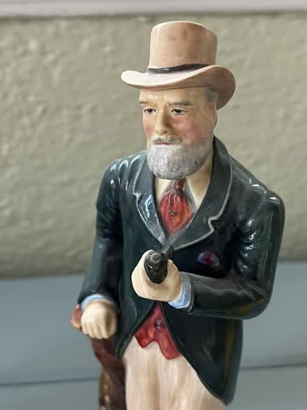 Photo of free Granny and Grandad figures (Nr Fresh Pond & Mt Auburn Cem.) #3