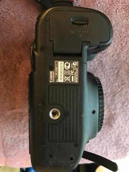 Photo of free CANON non dig body only EOS 5D (N1 Islington) #4