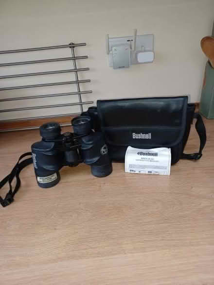 Photo of free Bushnell binoculars, 8 x 42 magnification (Hangleton BN3) #1