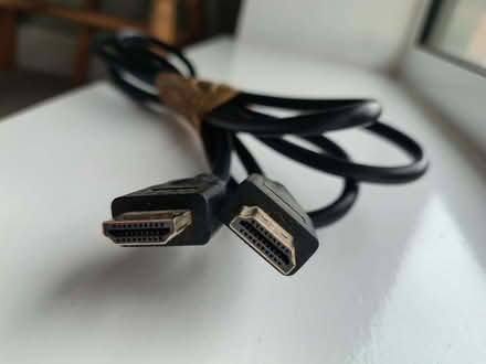 Photo of free 2 different types of monitor cables (Standish GL10) #1