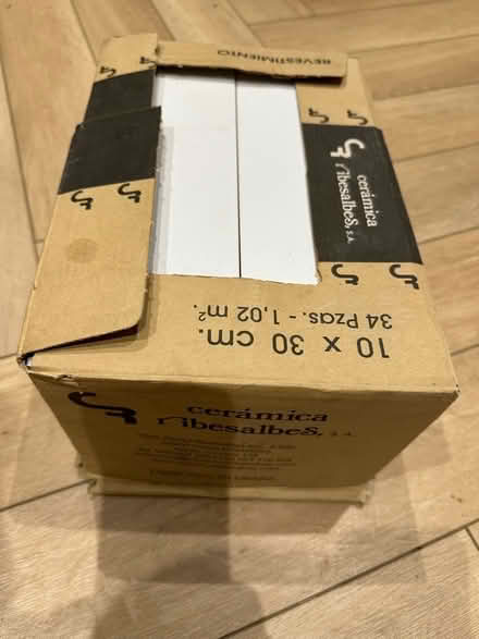 Photo of free White Ceramic Matt Wall Tiles (Miskin CF72) #1