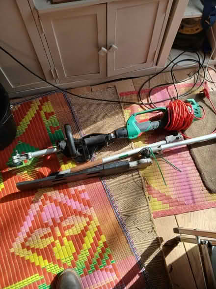Photo of free Telescopic hedge trimmer (TW12) #1