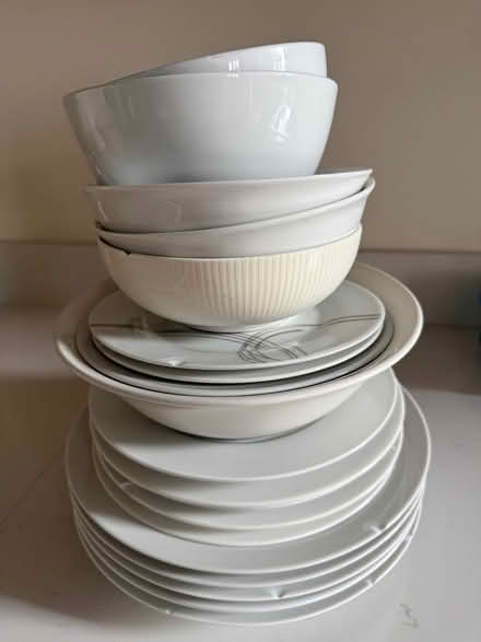 Photo of free Plates and bowls (Wimbledon Park SW19) #1