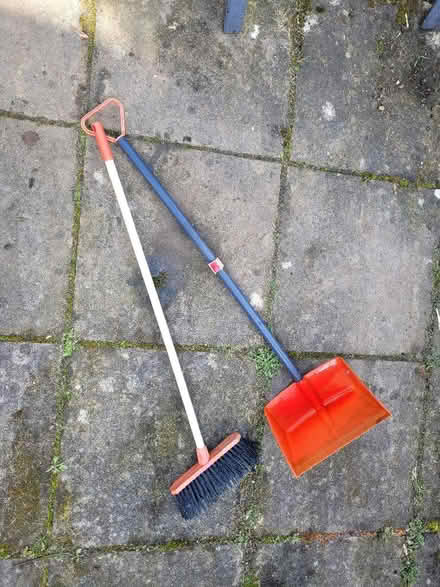 Photo of free Long handled dustpan and brush (Shenley Fields B29) #2