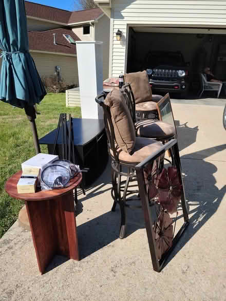 Photo of free Curb alert (W Somersbe Pl 47403) #2