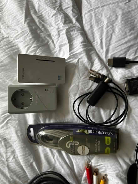 Photo of free Assorted Audio and PC cables (Tooting SW17) #2