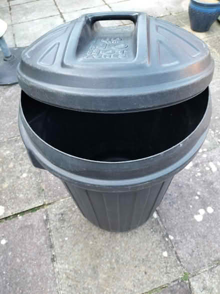 Photo of free 1 Ex Cond Plastic Dustbin with Lid (Hilsea Portsmouth PO2) #1