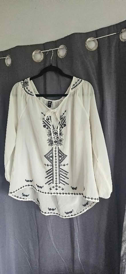 Photo of free Beautiful women's top (Hope-under-Dinmore HR6) #1