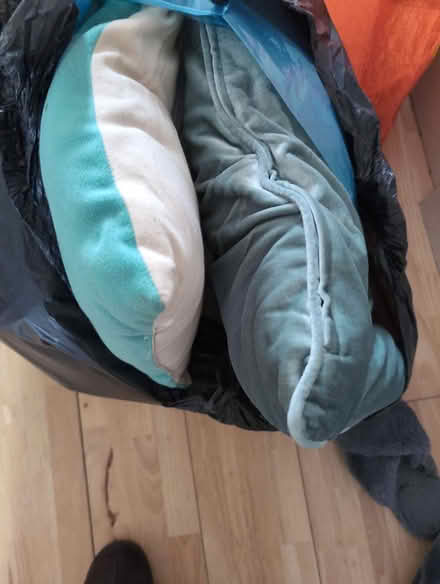 Photo of free Selection of cusions (MK42) #1