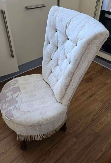 Photo of free Vintage chair (Ware SG12) #2