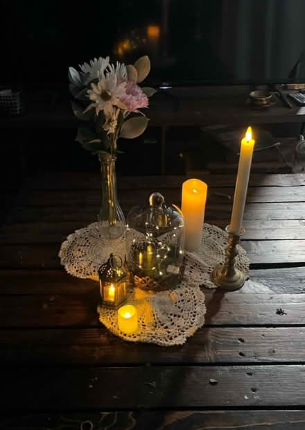 Photo of Doilies, stands w lid, candlesticks (N.Farmington) #1