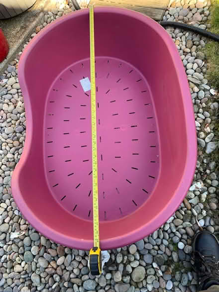 Photo of free 3 foot wide dog bed (Hatfield Peverel CM3) #1